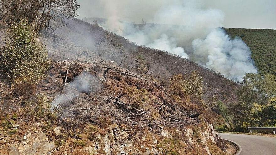 Controlado en Taramundi el fuego entre Veigas y Santamarina