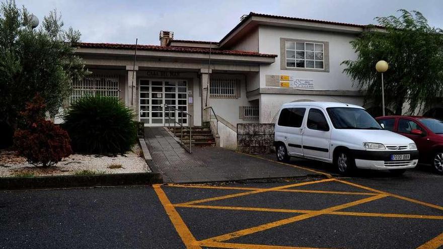 Fachada del centro de salud de A Illa. // Iñaki Abella