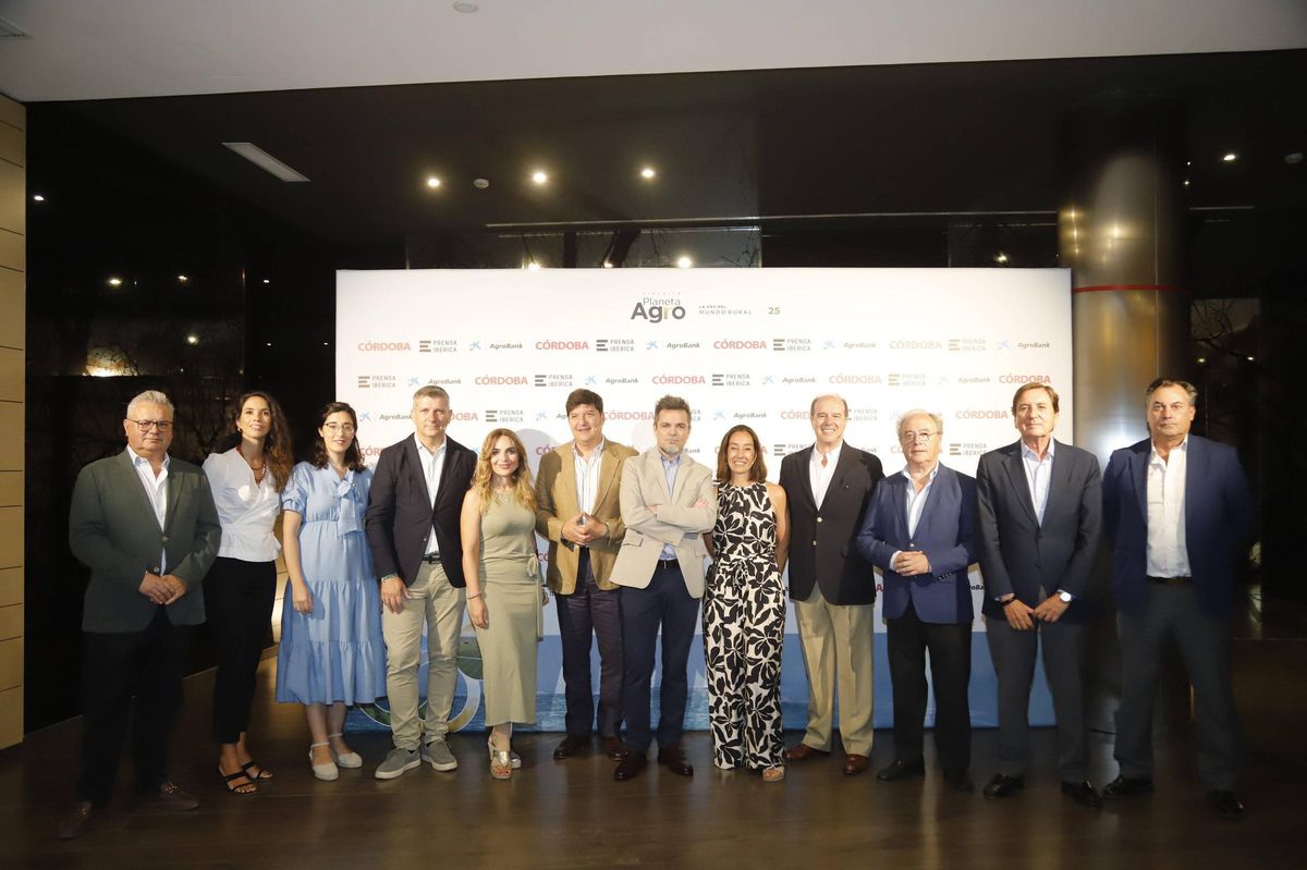 De izquierda a derecha, Esteban Morales, Lorena Guerra, Ana Rosa Ruz, Francisco Acosta, Narci Ruiz, Antonio Martínez, Rafael Romero, Belén Luque, Fernando Adell, Antonio Díaz, Ricardo López Crespo y Jesús Morales, durante el acto.