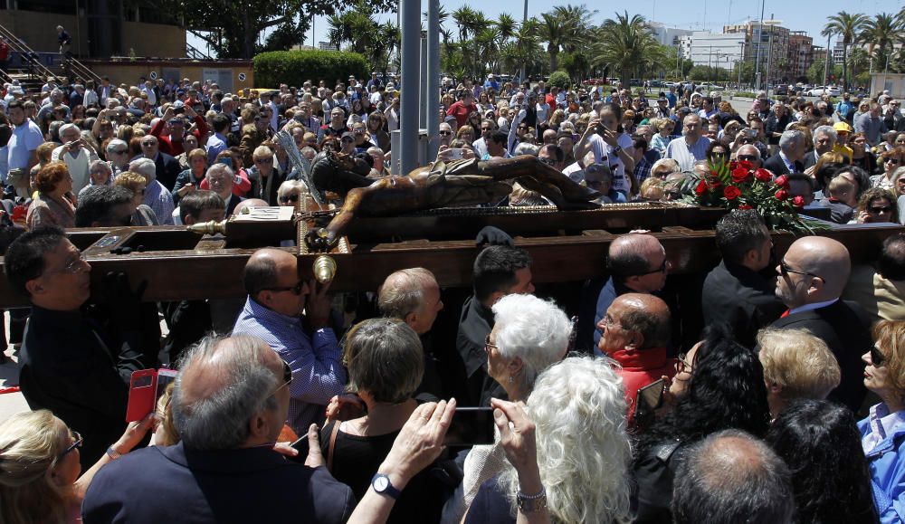 El Cristo del Grao recorre las calles de Poblats Marítims