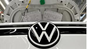 Logo de Volkswagen en un ID.3