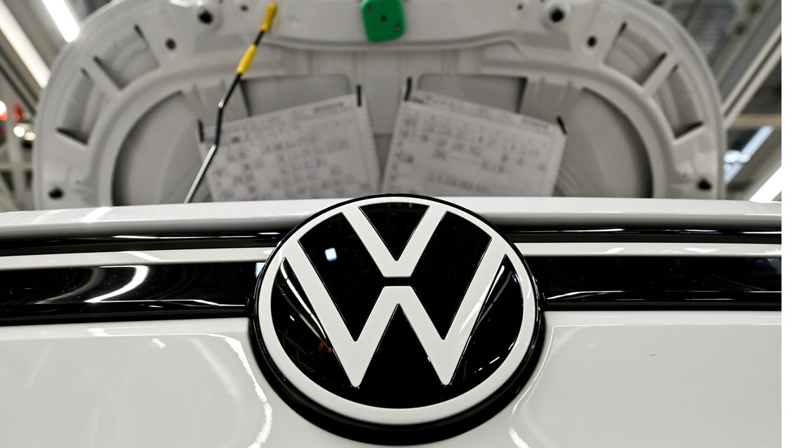 Logo de Volkswagen en un ID.3