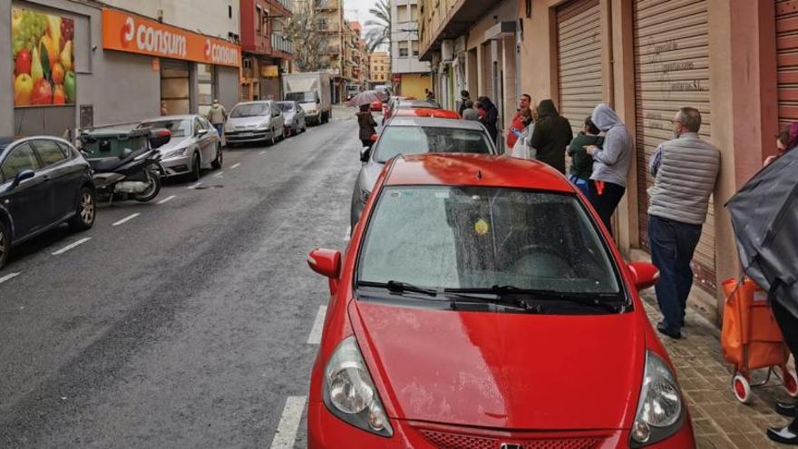 Cola con distancia de seguridad, esta mañana