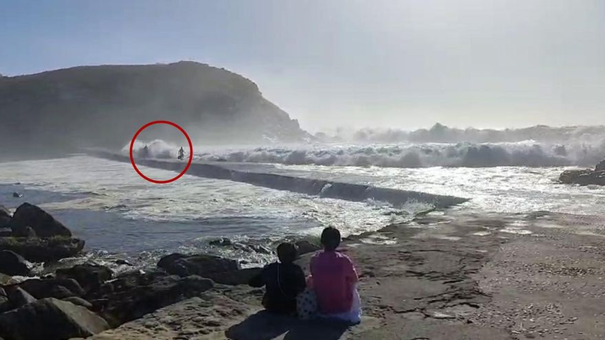 Ría de Vigo. Islas Cíes en invierno, con trabajadores todo el año entre agentes y vigilantes forestales, técnicos de Tragsa y mecánicos, que se dedican entre otras cosas a repoblar árboles y eliminar plantas invasoras.