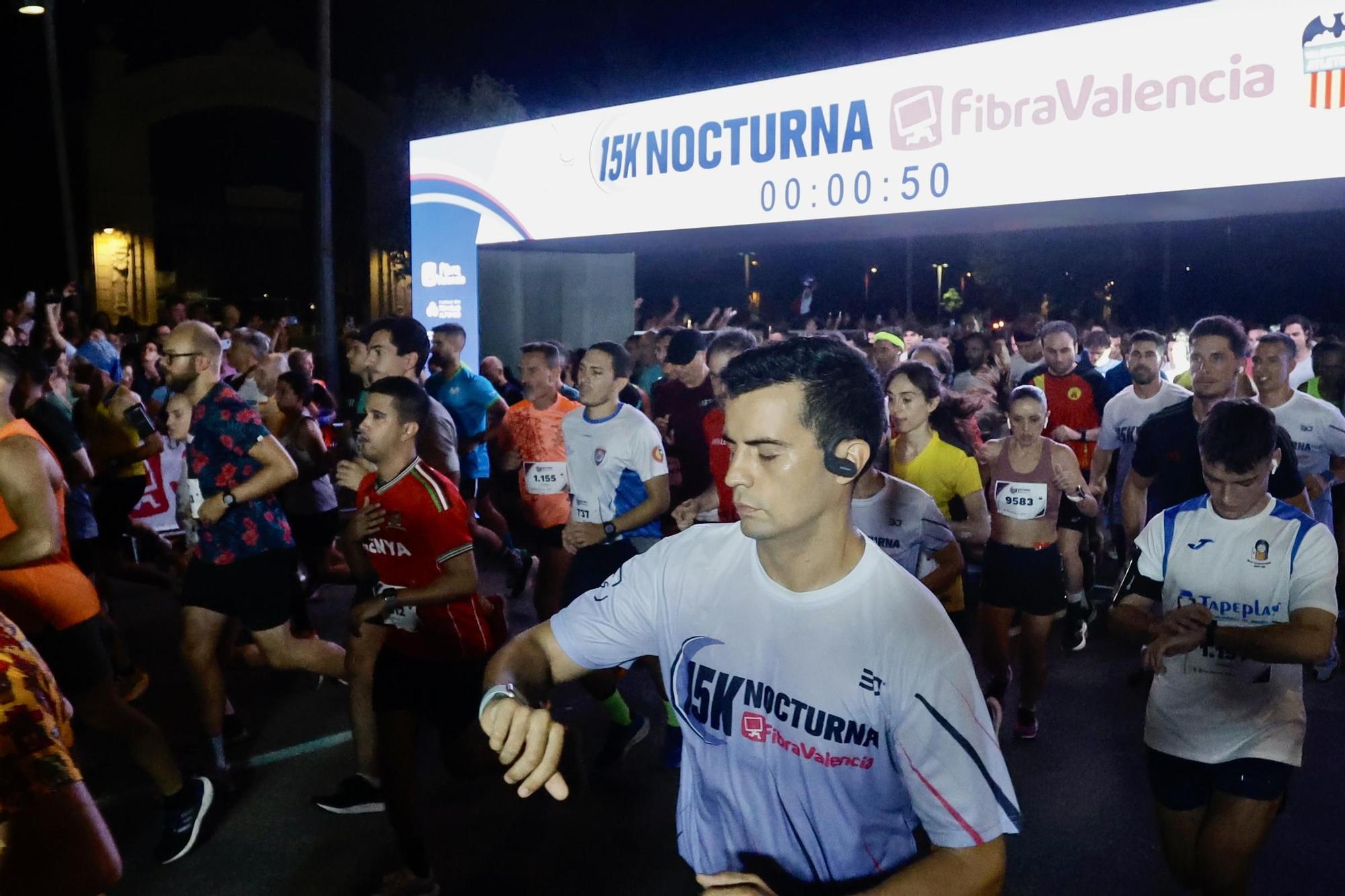 Más de 9.000 participantes toman la salida de la 15K Nocturna Valencia 2023