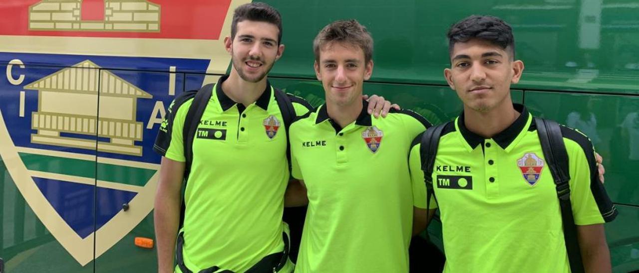 Jero Rocamora, Luis Castillo y César Moreno antes de viajar a Málaga en el último partido de Liga.