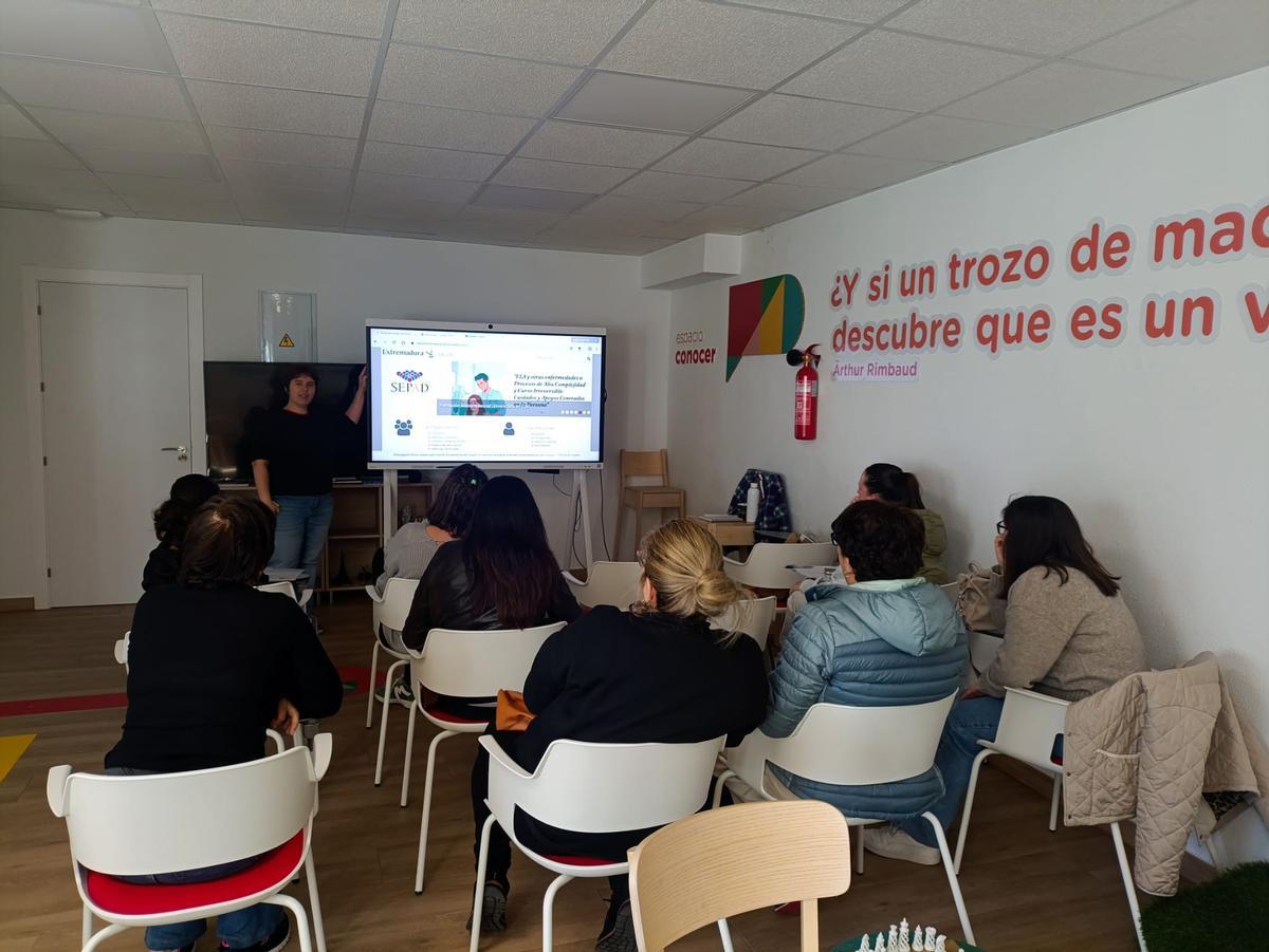 tención sociosanitaria a personas dependientes en instituciones sociales.