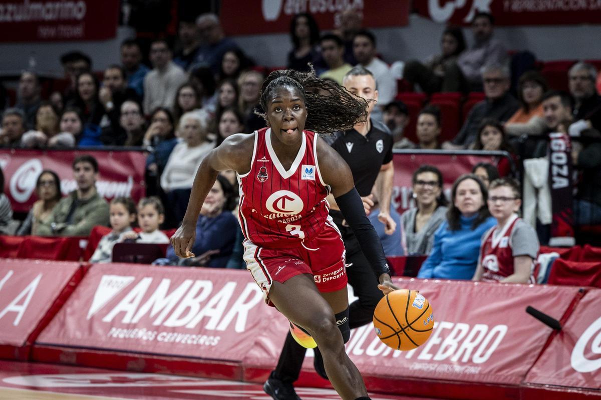 Ornella Bankolé, en el partido de Liga entre el Casademont Zaragoza y el Araski en el Príncipe Felipe.