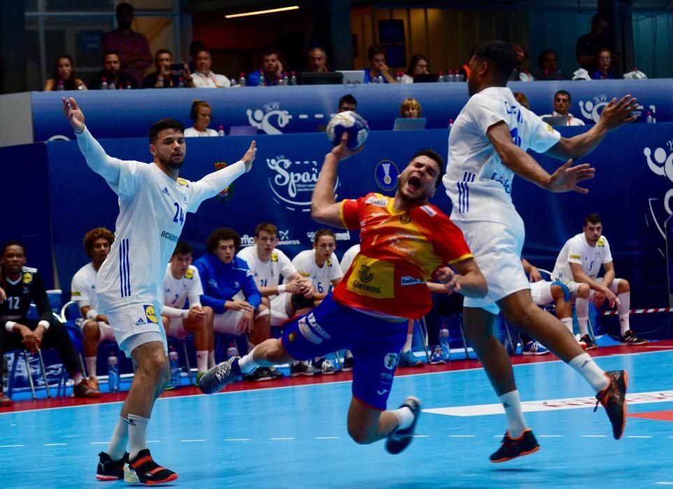 España escala la montaña y se despeña en el Mundial Júnior de Balonmano