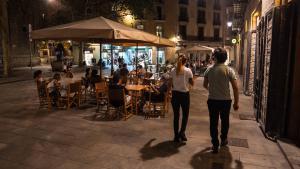 Barcelona mantiene hasta el 2028 la prohibición de 'rutas de borrachera' nocturnas en Ciutat Vella. Lo explica el teniente de alcalde Albert Batlle