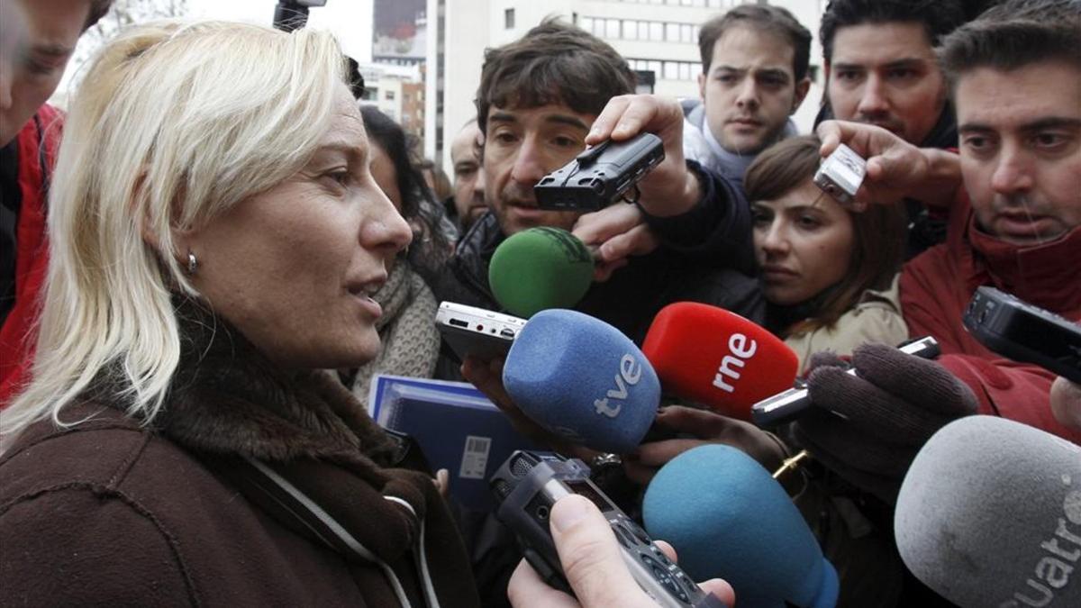 Domínguez atiende a la prensa después de pasar por los juzgados de Madrid