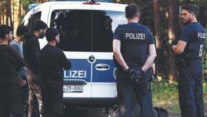 Policía alemana cerca de la frontera polaca.