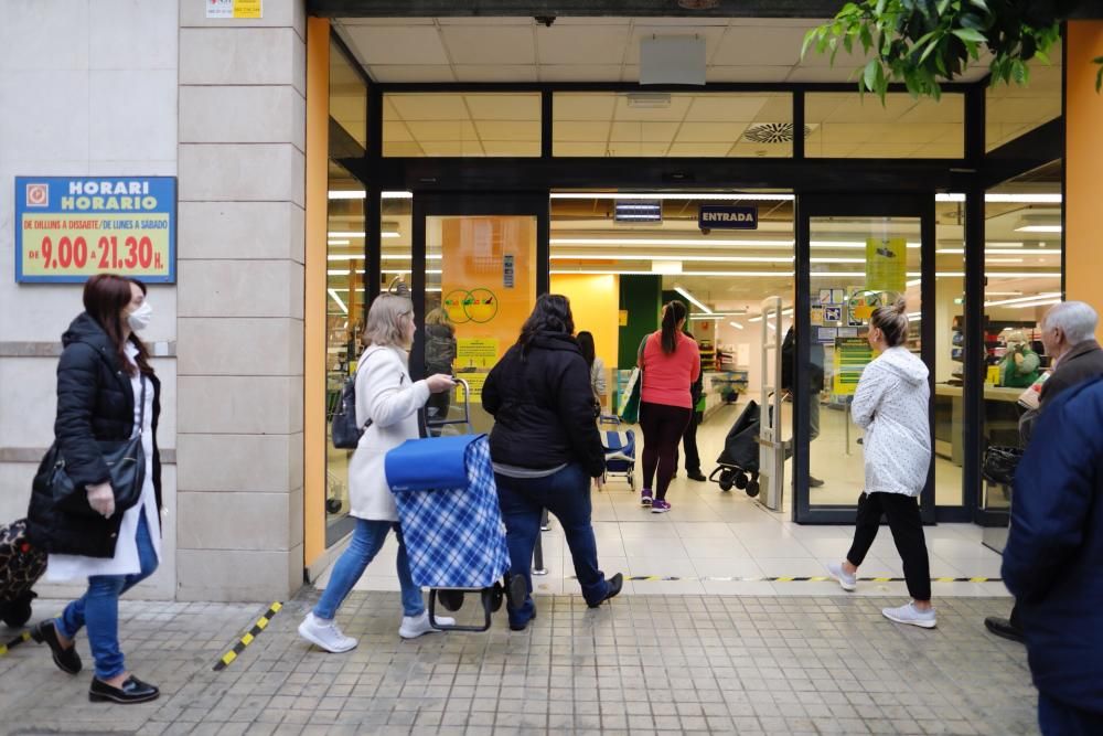 Colas en supermercados y farmacias de València por seguridad