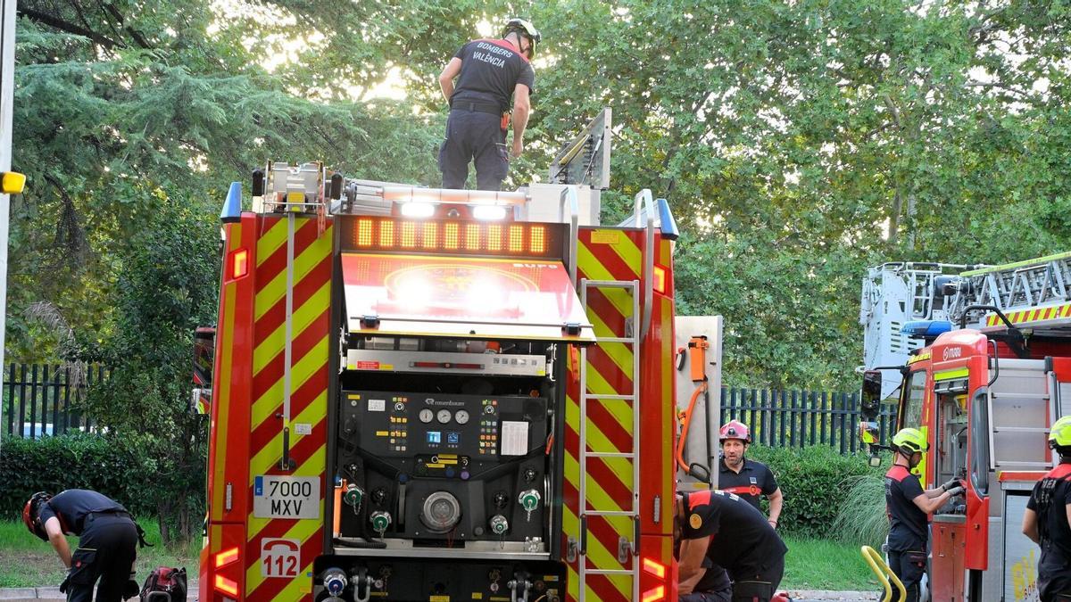 Bomberos de València se suman al dispositivo autonómico para colaborra en las tareas de extinción de los incendios de Madrid.