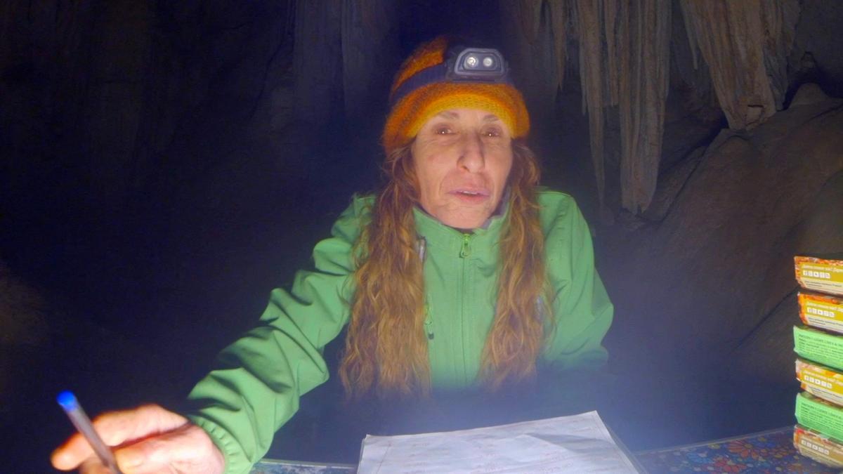 Beatriz Flamini, deportista de élite, cumple el reto de permanecer quinientos días dentro de una cueva, en soledad