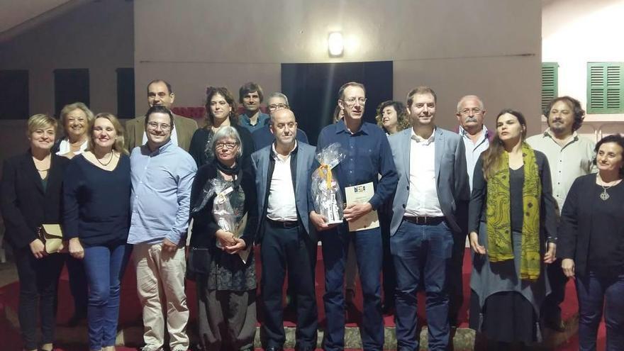 El premio de la bienal de cerámica viaja a Gran Bretaña