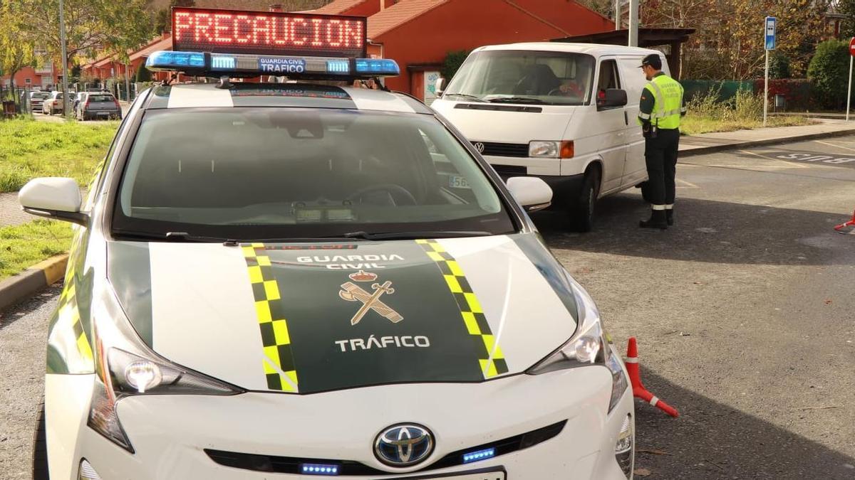 Foto de archivo de un operativo de la Guardia Civil que pide precaución