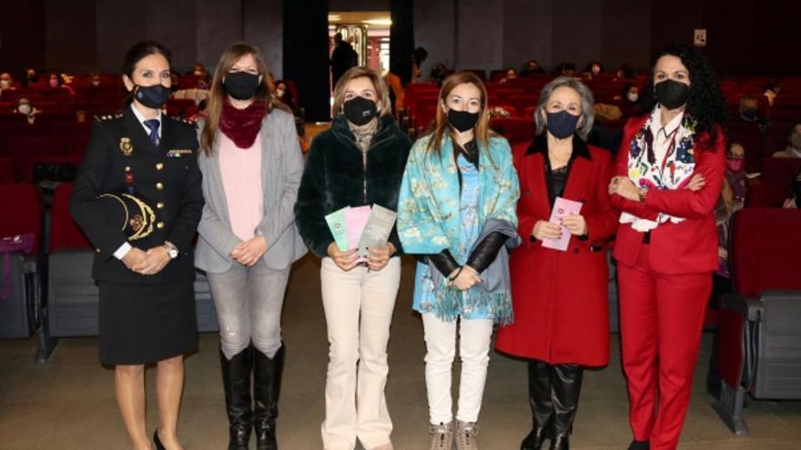 De izquierda a derecha, Ana Cambón, Lourdes Arroyo, Rosario Mérida, Beatriz Montes, María Rosal e Isabel Mª Moreno.