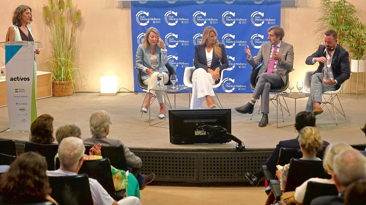 Marisa Goñi ha moderado el debate con María Cruz Rivera, Susana Sciacovelli,  José J. Mañas y Xavier March
