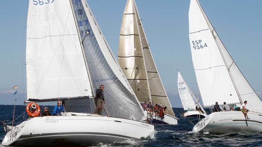 Parte de la flota, durante la última regata.