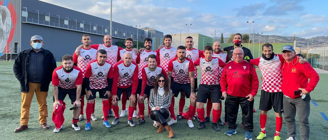 El equipo de veteranos de Torreblanca está compuesto por Pedro Juárez (delegado), Javier Roig, José Guillamón, Miguel Herrera, Javier Chaler, Marc Sales, Adrián Belenguer, Ricardo Fontanet y Lucas Fabregat (de pie); Aarón Tena, Juan Rodríguez, Nelson Camacho, Alejandro Lobato, Josep Soler, Mario Martínez, Manolo Juan (delegado), Cosmin Guitu y Anca Ungur (delegado), agachados.