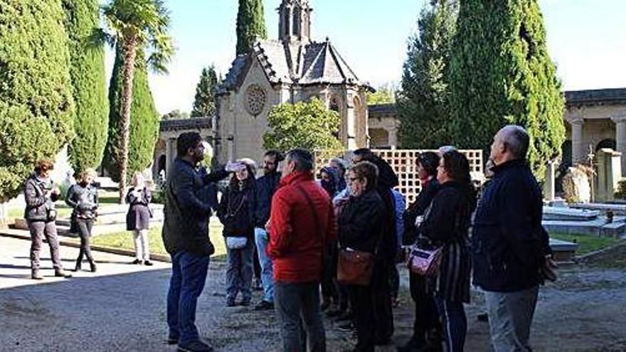 El panteó de la família Borràs, un dels més antics i que reprodueix una catedral gòtica