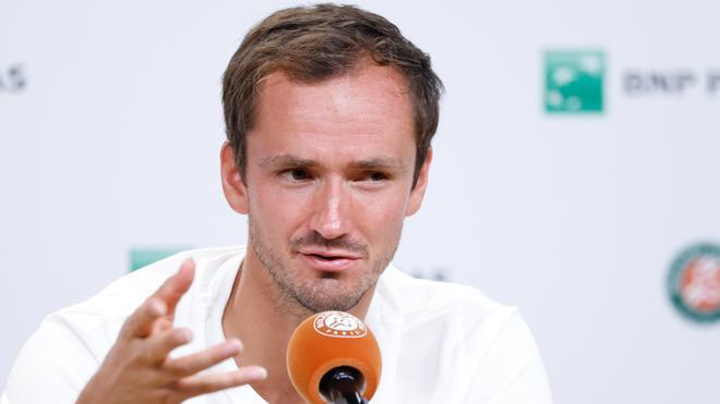 Medvedev tras su enésimo ridículo en Roland Garros: "No me gusta madrugar, rindo menos"