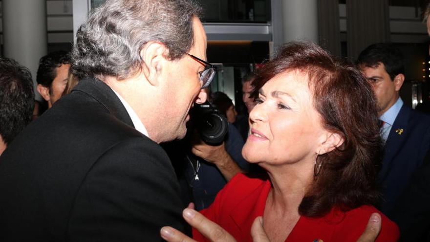 Quim Torra saluda la vicepresidenta Carmen Calvo.