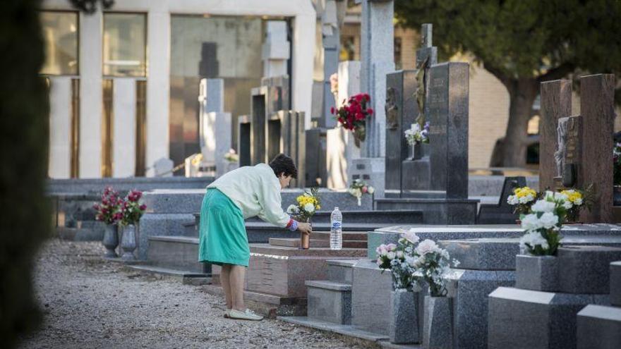 Los velatorios y las misas se reducen en Torrero por el coronavirus