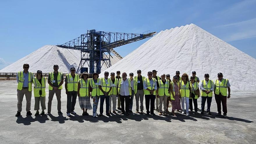 El grupo AEFA Senior ha recorrido la sede de esta empresa familiar ubicada en Santa Pola.