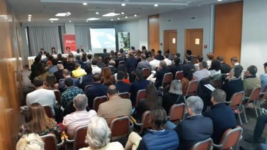 Más de cien firmas alicantinas participan en una jornada sobre movilidad eléctrica