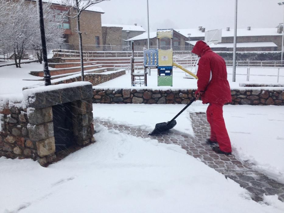 Els efectes de la nevada a Puigcerdà