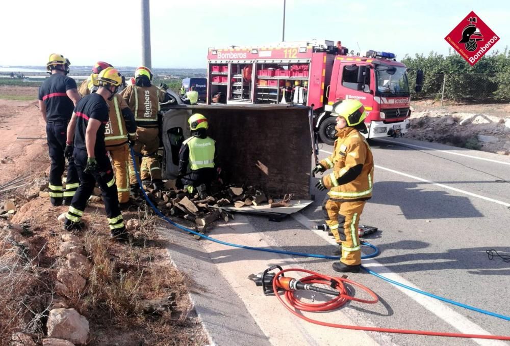 Un camionero fallece en un accidente de tráfico en una carretera de Los Montesinos