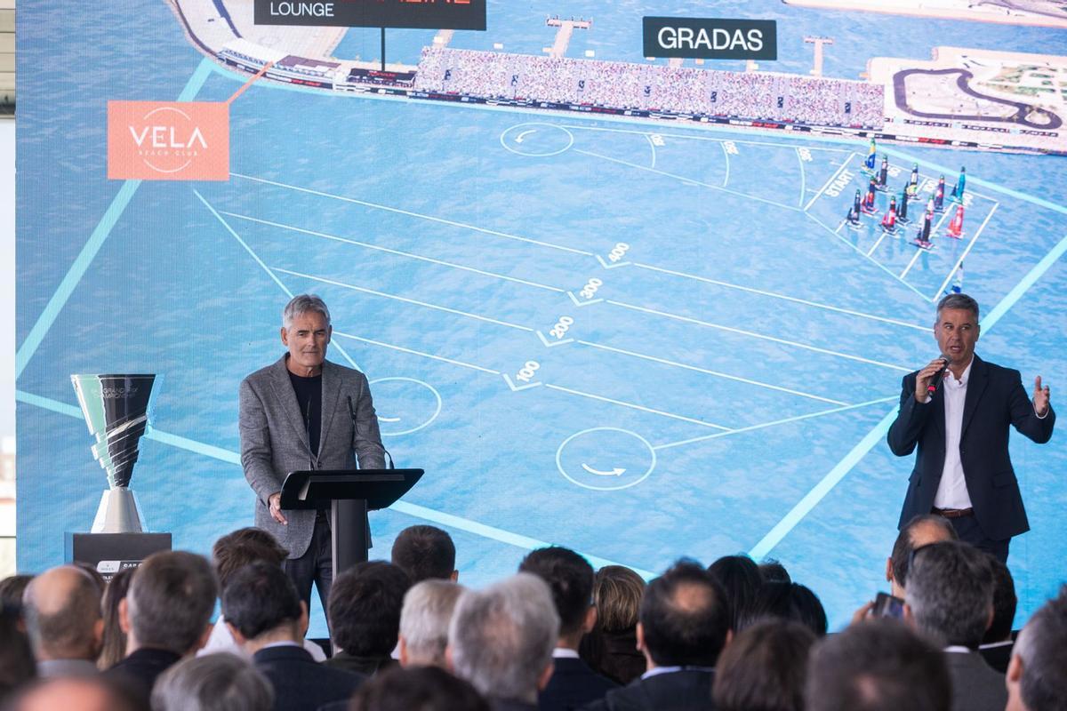 Russell Coutts, durante la presentación