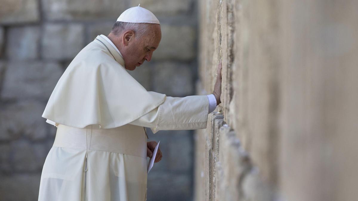 El papa Francisco en el Muro de las Lamentaciones.