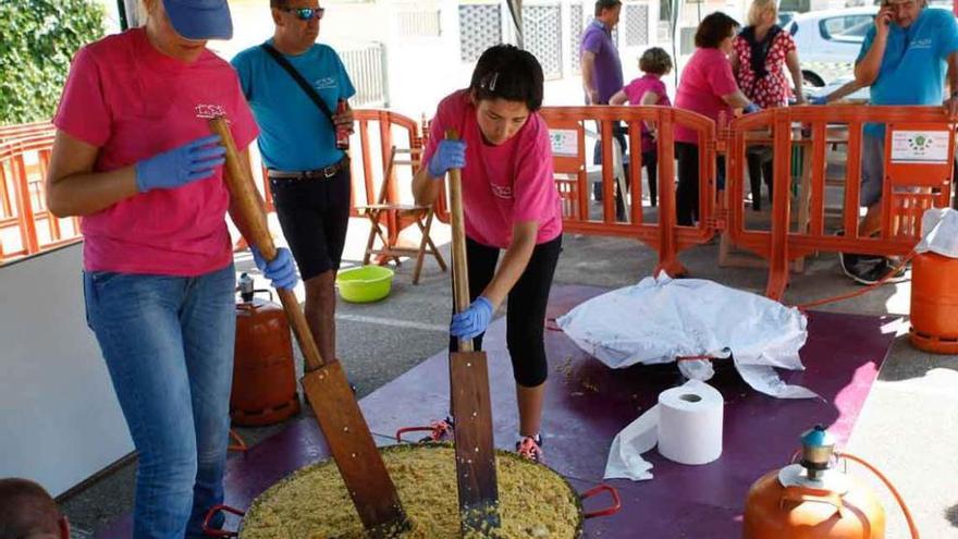 Gran paellada de fin de fiesta en el barrio Siglo XXI