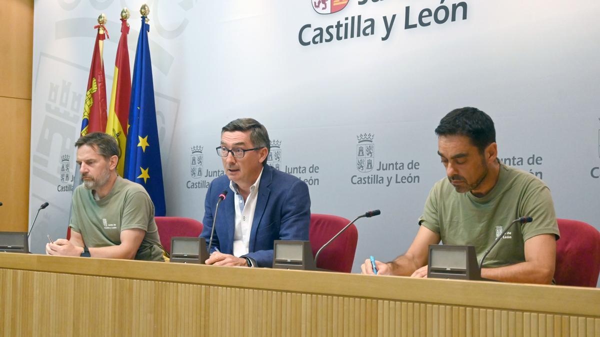 José Ángel Arranz y los técnicos explican el incendio de Losacio