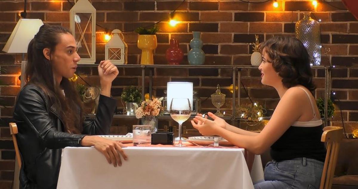 Lucas y Sherezade durante su cena en 'First Dates'