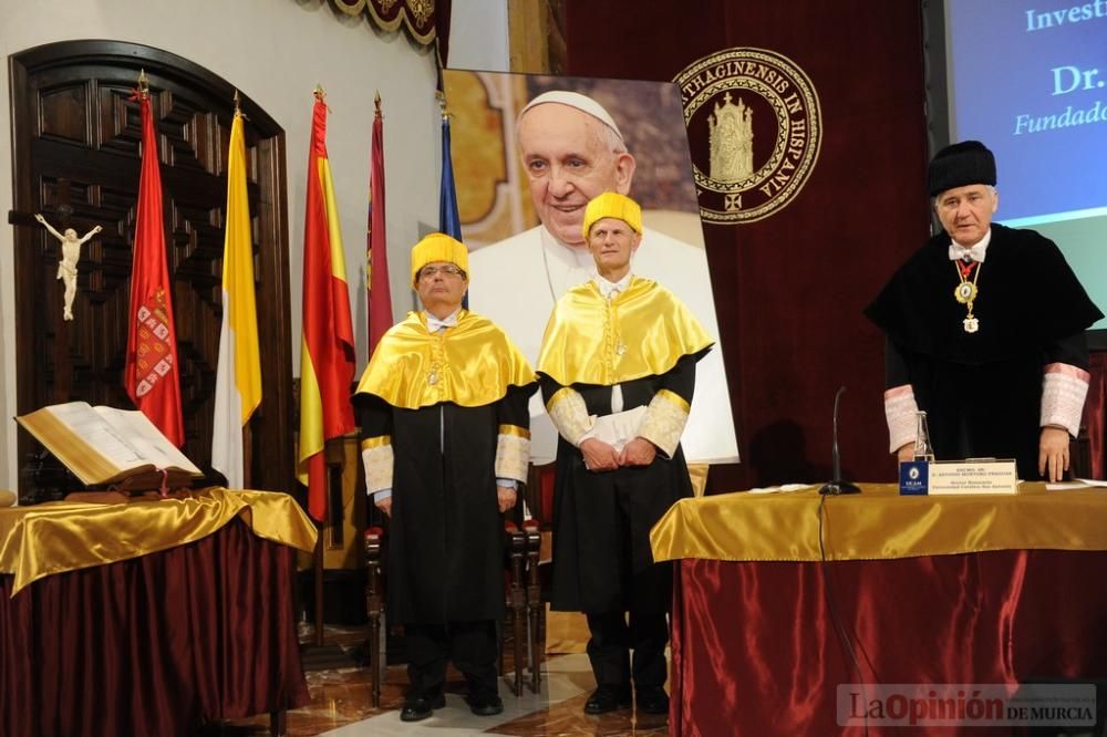 El fundador de la Organización Nacional de Trasplantes, Rafael Matesanz, es investido doctor Honoris Causa por la UCAM