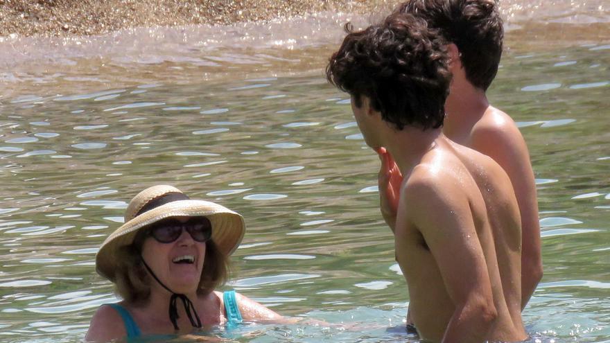 Natalia Figueroa disfruta de Ibiza en compañía de sus nietos tras la recuperación de Raphael