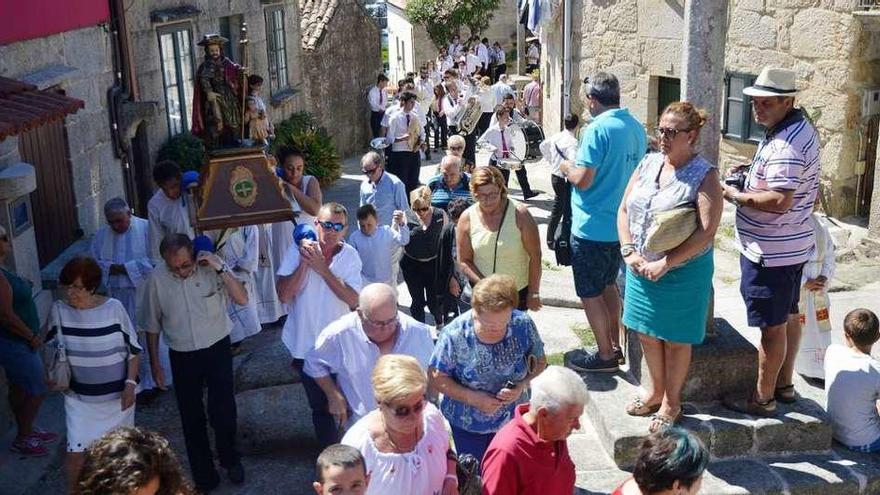 La procesión de San Roque de ayer en Combarro. // Gustavo Santos