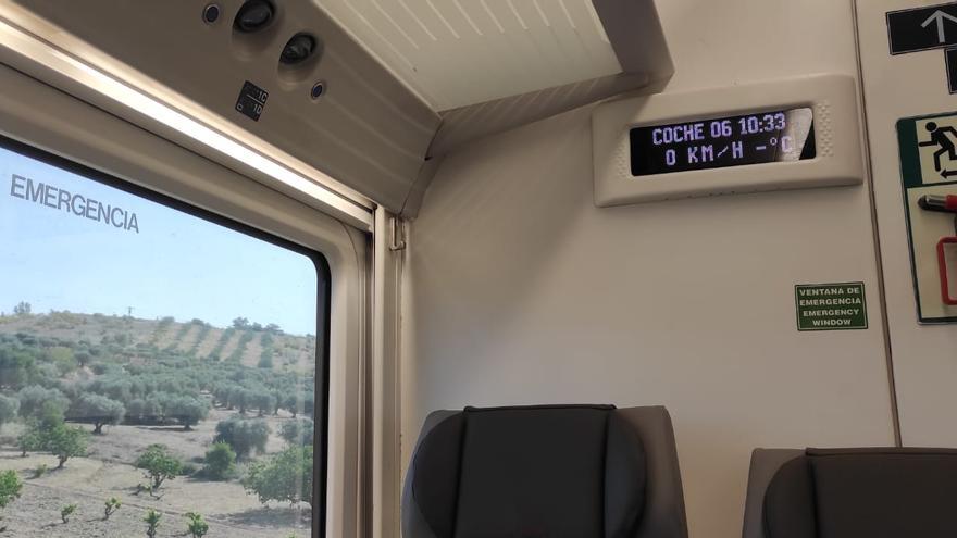 Un tren procedente de Badajoz permanece parado 15 minutos cerca de Talavera de la Reina