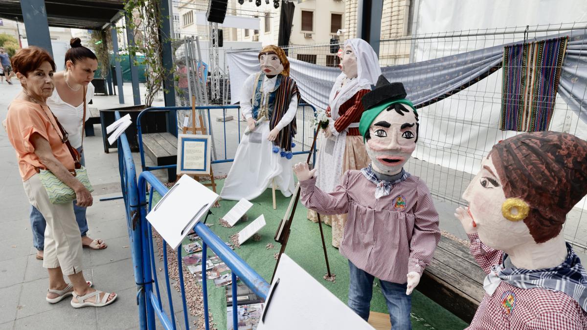 La barraca La Millor de Totes ha ganado el primer premio al mejor grupo de ninots al carrer