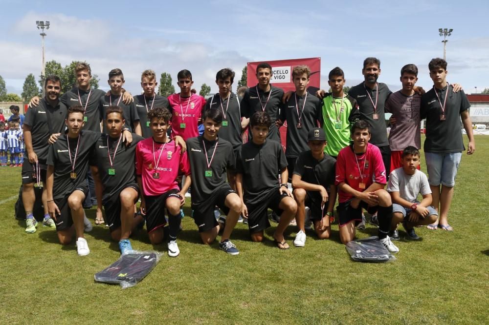 Los campeones de la Vigo Cup recogen sus trofeos