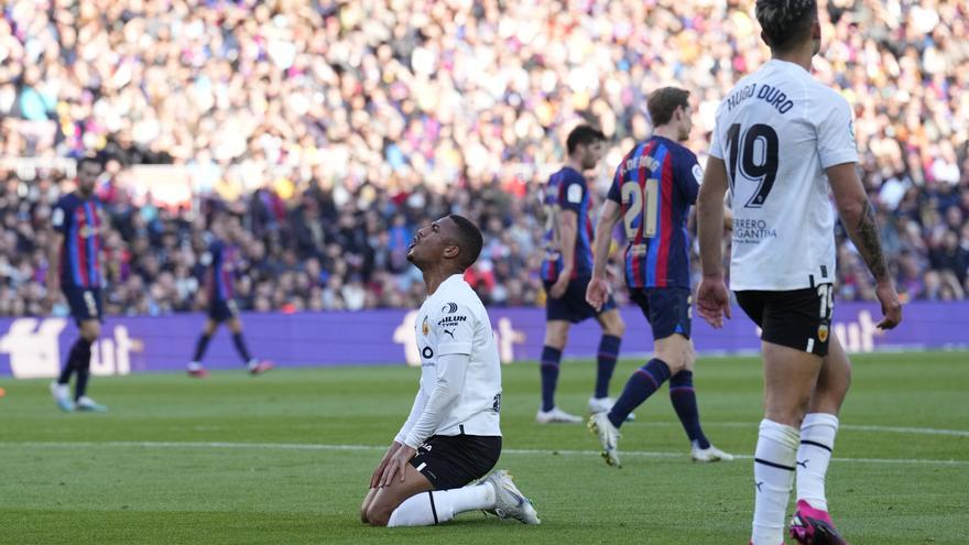 Derrota polémica en el Camp Nou (1-0)