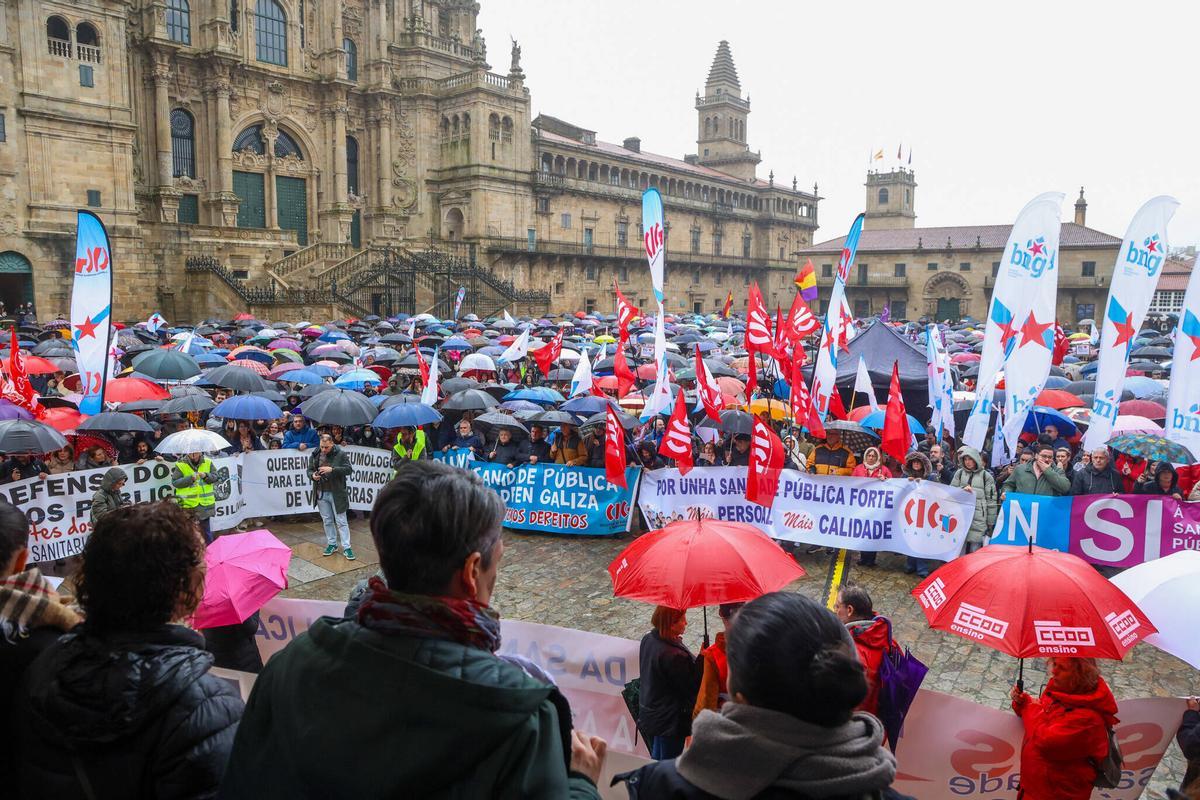 Vista general de la praza do Obradoiro durante la lectura del manifiesto