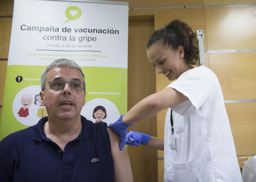 Inicio de la vacunación contra la gripe en Canaria