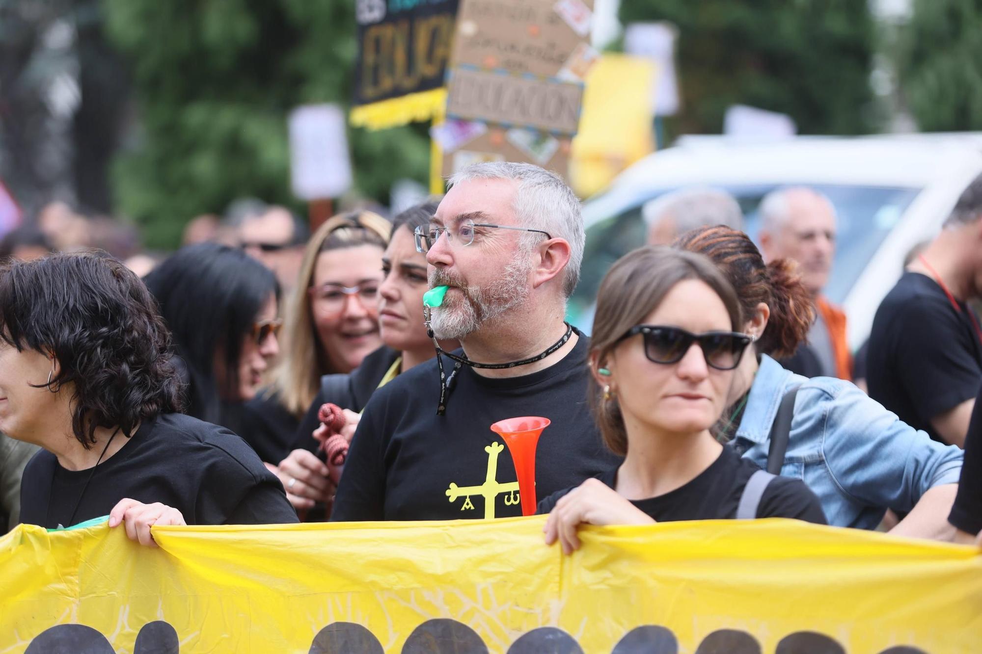 EN IMÁGENES: La gran movilización de profesores de este domingo en Oviedo