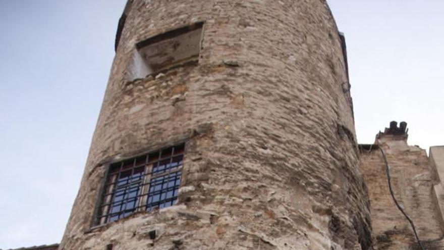 Un torreón de época islámica en la calle En Borras integrado en un vivienda.