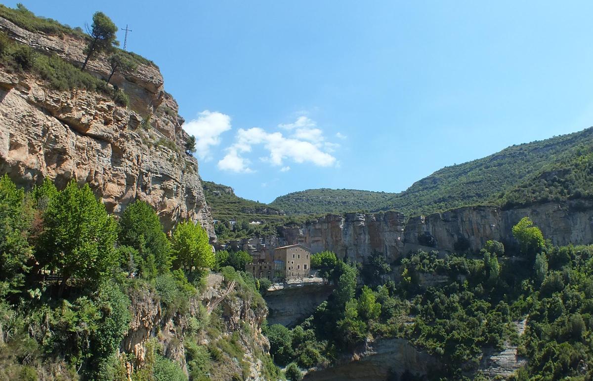 El Monasterio de Sant Miquel del Fai en un entorno natural espectacular